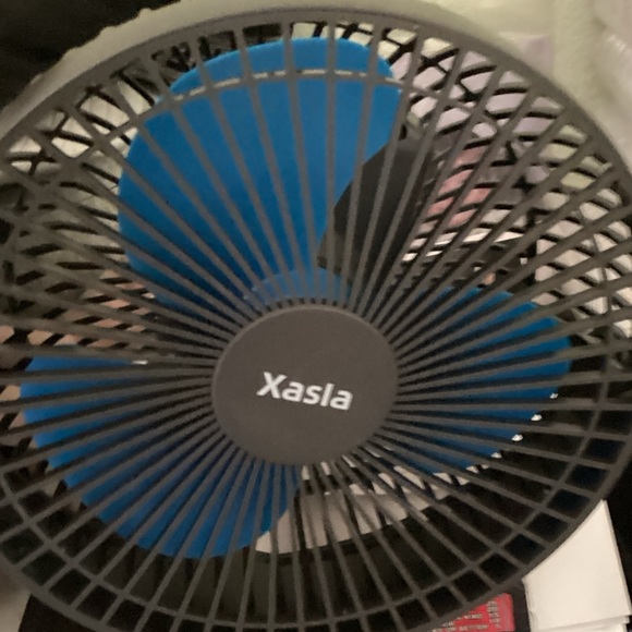 Clip-On Fan with Strong Airflow - Black - Picture 2 of 2